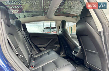 Седан Tesla Model 3 2020 в 