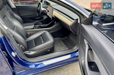 Седан Tesla Model 3 2020 в 