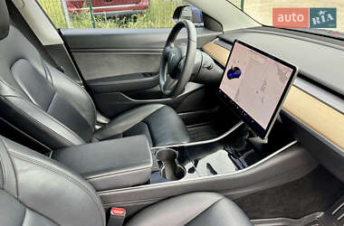Седан Tesla Model 3 2020 в 
