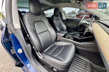 Седан Tesla Model 3 2020 в 
