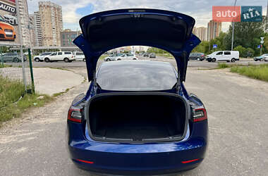 Седан Tesla Model 3 2020 в 
