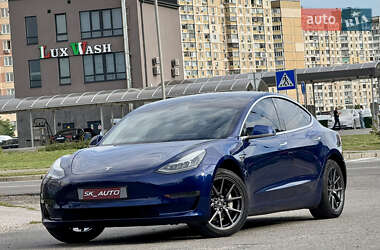 Седан Tesla Model 3 2020 в 