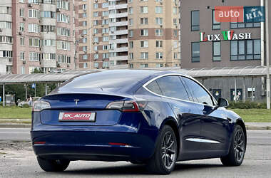 Седан Tesla Model 3 2020 в 