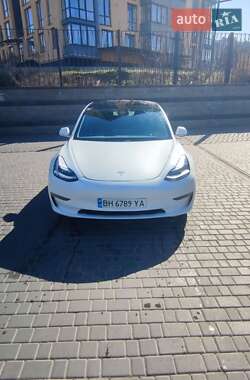 Седан Tesla Model 3 2020 в 