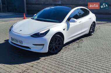Седан Tesla Model 3 2020 в 