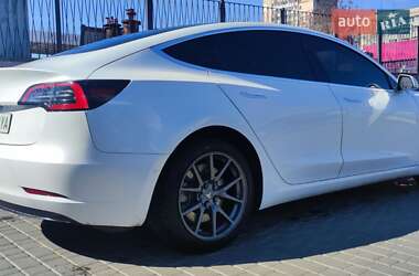 Седан Tesla Model 3 2020 в 