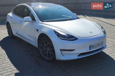 Седан Tesla Model 3 2020 в 