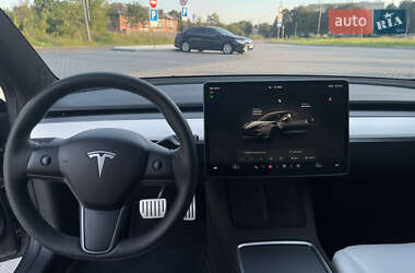 Седан Tesla Model 3 2023 в 