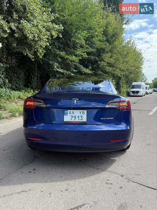 Седан Tesla Model 3 2019 в Киеве