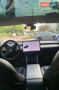 Седан Tesla Model 3 2019 в Львове