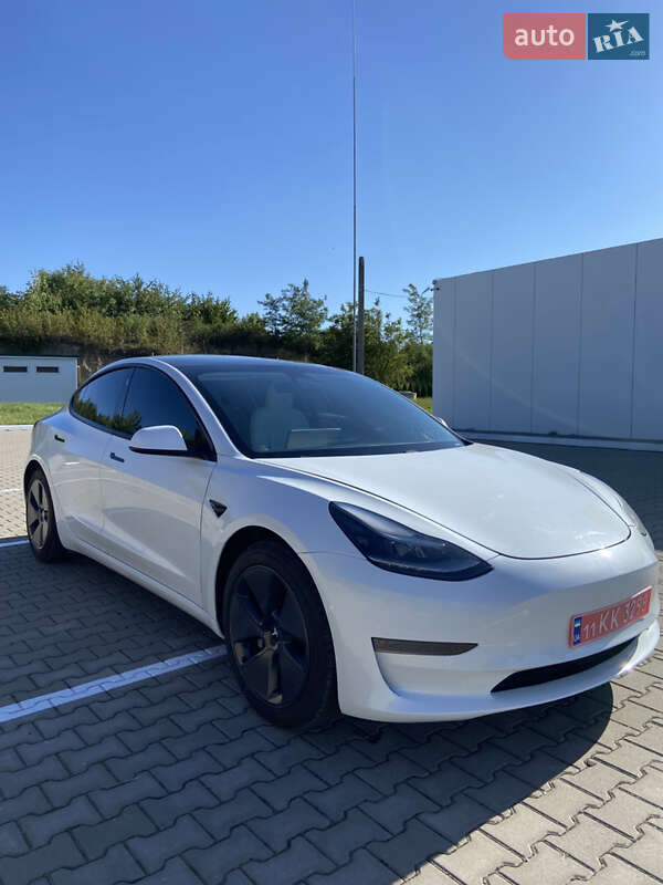 Седан Tesla Model 3 2021 в 