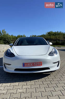 Седан Tesla Model 3 2021 в 