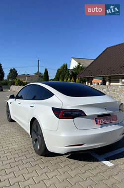 Седан Tesla Model 3 2021 в 