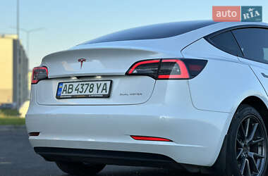 Седан Tesla Model 3 2021 в 