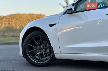 Седан Tesla Model 3 2021 в 