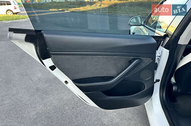 Седан Tesla Model 3 2021 в 