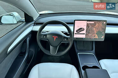 Седан Tesla Model 3 2021 в 