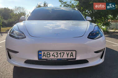Седан Tesla Model 3 2021 в 