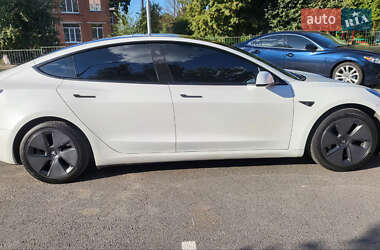 Седан Tesla Model 3 2021 в 