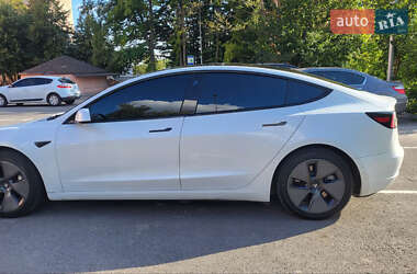 Седан Tesla Model 3 2021 в 