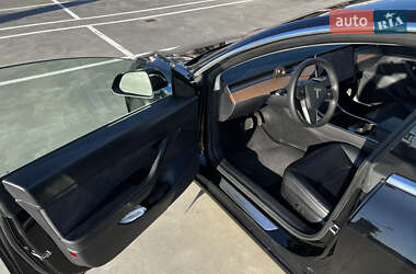 Седан Tesla Model 3 2020 в 