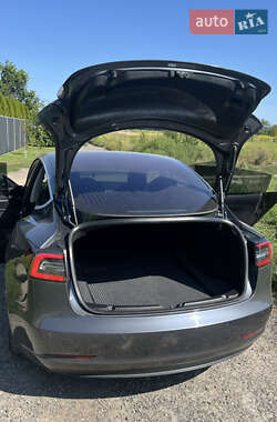 Седан Tesla Model 3 2017 в 