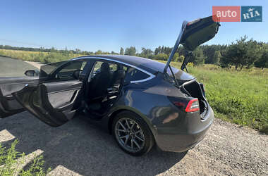 Седан Tesla Model 3 2017 в 