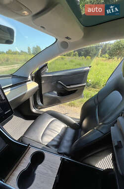 Седан Tesla Model 3 2017 в 