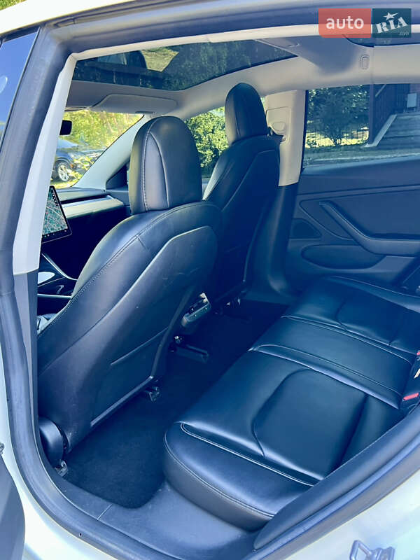 Седан Tesla Model 3 2018 в Валках