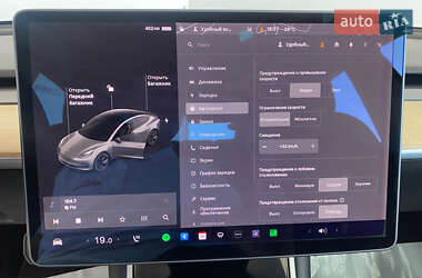 Седан Tesla Model 3 2020 в 