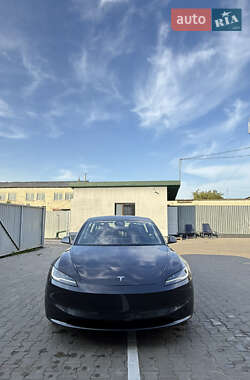 Седан Tesla Model 3 2024 в 