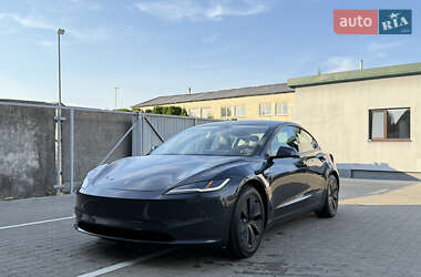 Седан Tesla Model 3 2024 в 