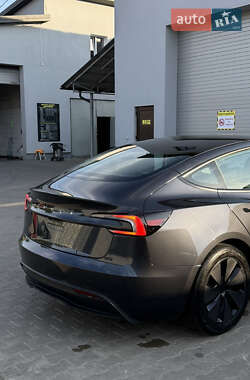Седан Tesla Model 3 2024 в 