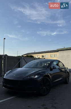 Седан Tesla Model 3 2024 в 