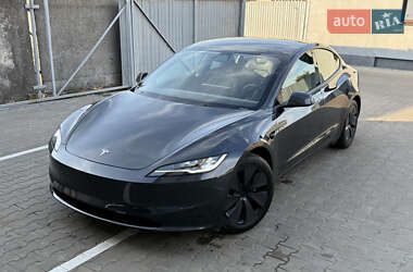 Седан Tesla Model 3 2024 в 