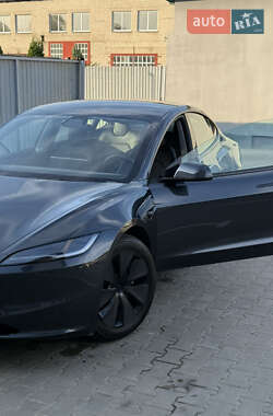 Седан Tesla Model 3 2024 в 