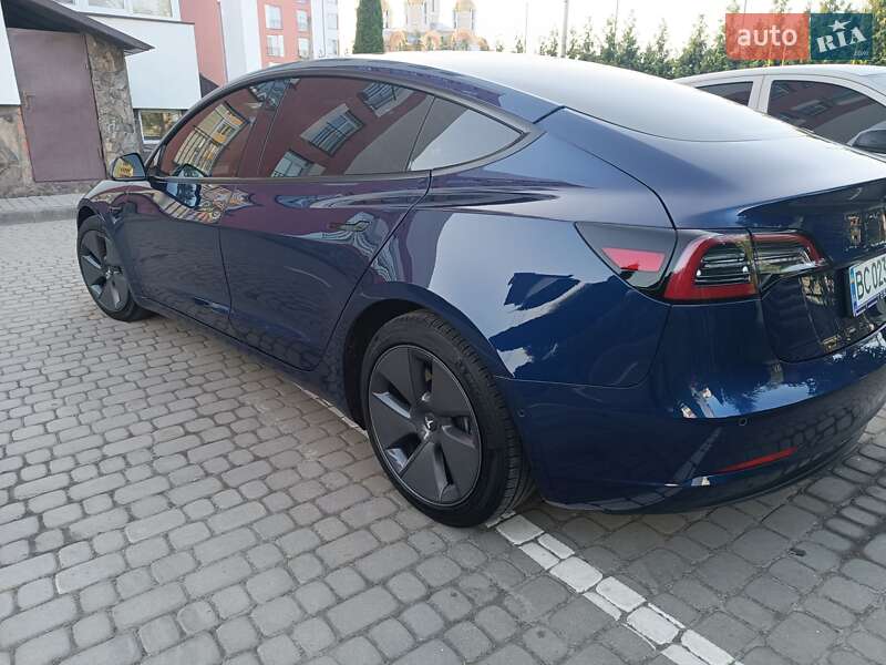Седан Tesla Model 3 2021 в Львове
