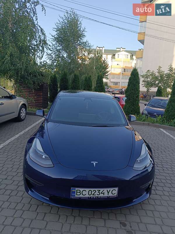 Седан Tesla Model 3 2021 в Львове