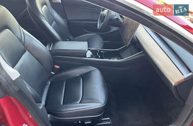 Седан Tesla Model 3 2020 в 
