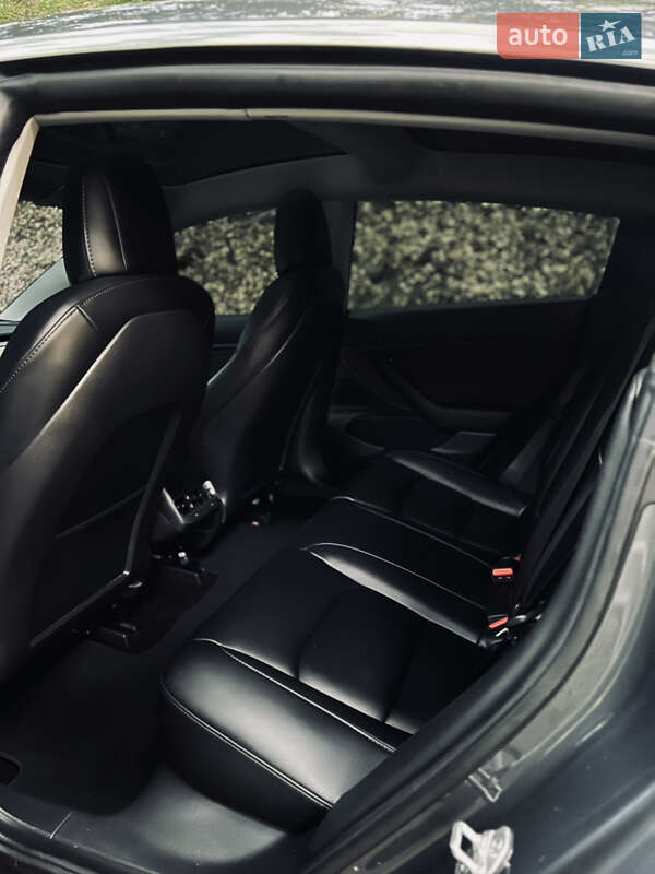Седан Tesla Model 3 2020 в Ужгороде
