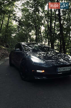 Седан Tesla Model 3 2020 в 