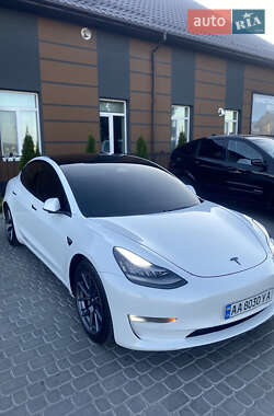 Седан Tesla Model 3 2020 в 