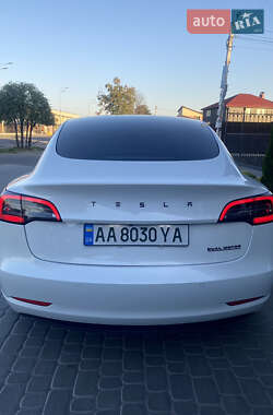 Седан Tesla Model 3 2020 в 