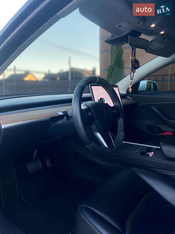 Седан Tesla Model 3 2020 в Вінниці