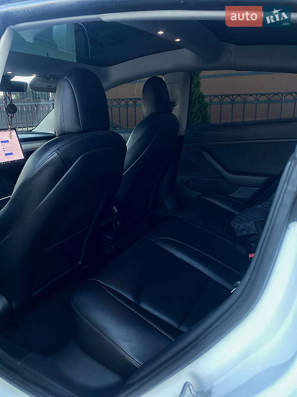 Седан Tesla Model 3 2020 в Вінниці