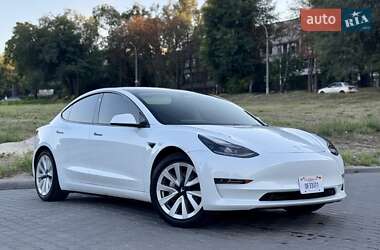 Седан Tesla Model 3 2021 в 