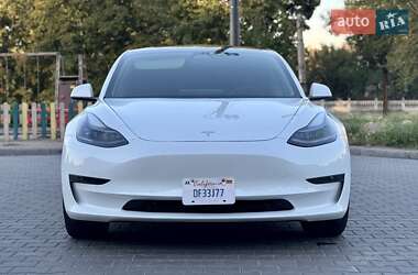 Седан Tesla Model 3 2021 в 