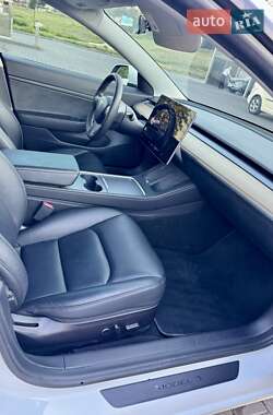 Седан Tesla Model 3 2021 в 