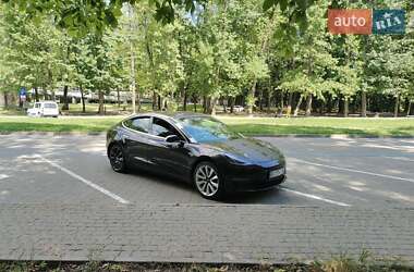 Седан Tesla Model 3 2018 в Львове