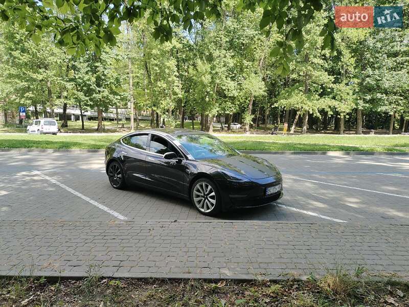 Седан Tesla Model 3 2018 в Львове